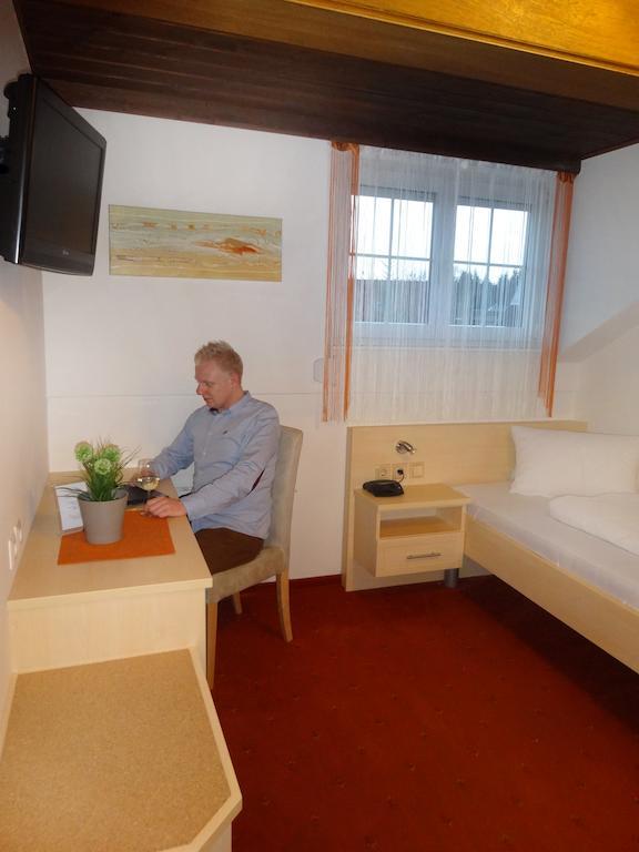 Pension Scherwirt Otel Graz Oda fotoğraf
