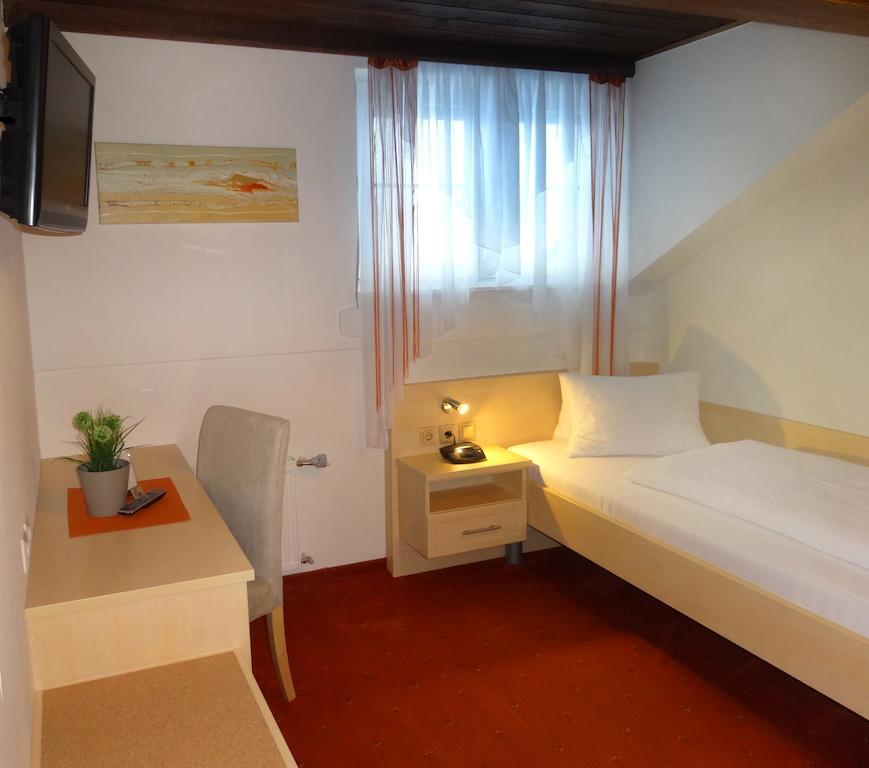 Pension Scherwirt Otel Graz Oda fotoğraf